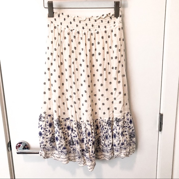 Old Navy Dresses & Skirts - 🎁4/20$🎁 Cream & navy floral boho maxi skirt